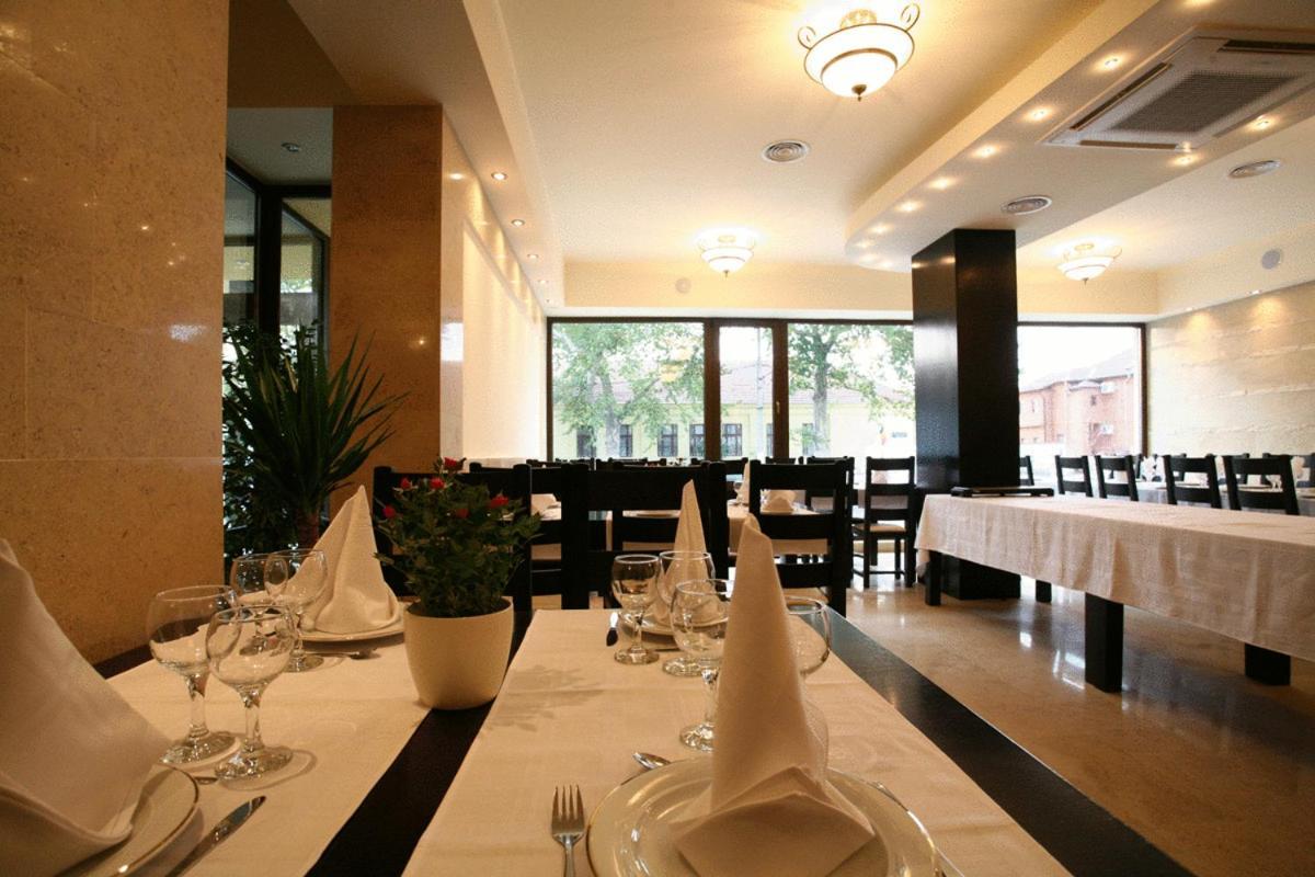 Hotel Crisana Arad Exterior photo