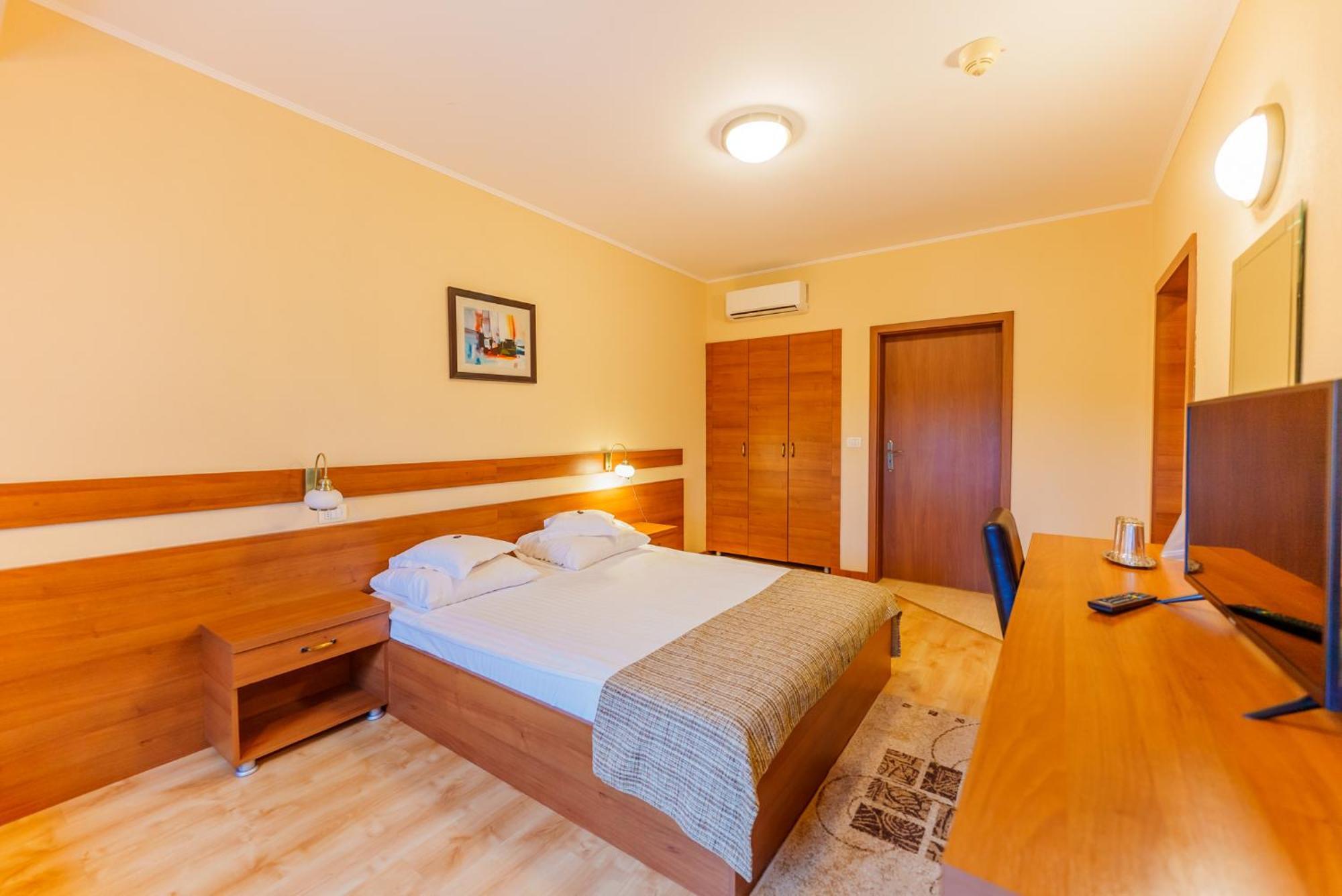 Hotel Crisana Arad Exterior photo